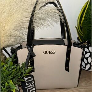 Guess girlfriend crossbody bag